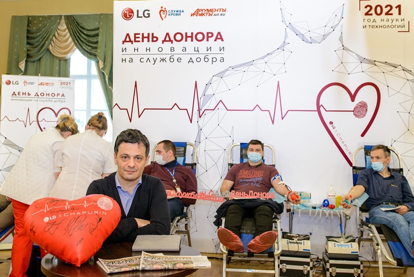 LG전자가 최근 러시아 모스크바에서 현지 주요 출판사인 ‘Arguments & Facts’와 함께 헌혈캠페인을 진행했다. 양사는 러시아 지역사회에 헌혈이 소중한 생명을 살리는 데 도움이 된다는 것을 널리 알리고 수혈이 필요한 환자들에게 도움이 되고자 이번 행사를 마련했다.
