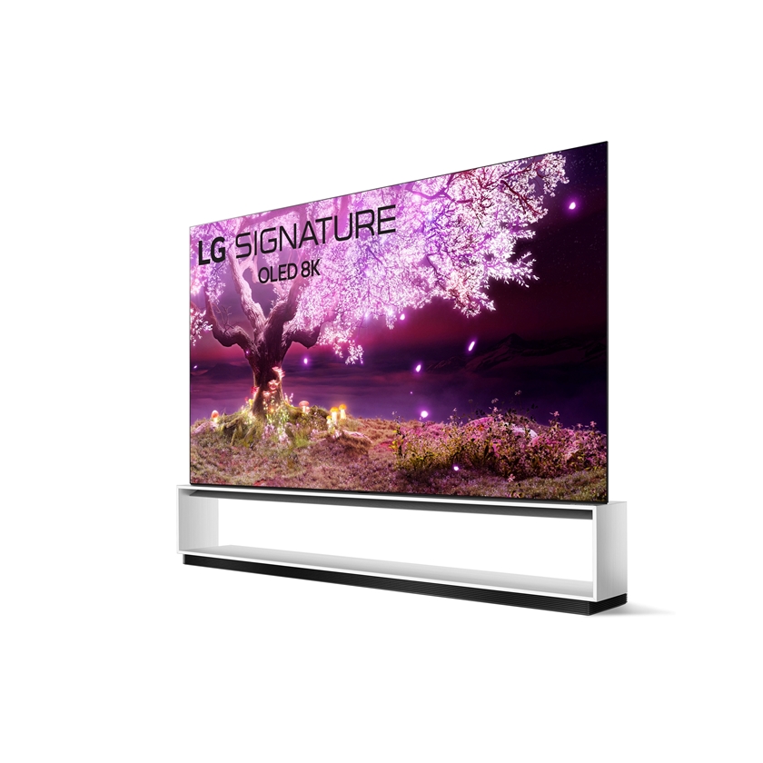 LG전자가 TV 사업 55주년을 맞아 내달 말까지 전국 오프라인 매장에서 LG 올레드 TV를 구매하는 고객에게 모델에 따라 다양한 구매 혜택을 제공한다. 사진은 세계 최초 8K 올레드 TV인 LG 시그니처 올레드 8K 제품 이미지