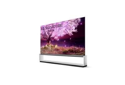 LG전자가 TV 사업 55주년을 맞아 내달 말까지 전국 오프라인 매장에서 LG 올레드 TV를 구매하는 고객에게 모델에 따라 다양한 구매 혜택을 제공한다. 사진은 세계 최초 8K 올레드 TV인 LG 시그니처 올레드 8K 제품 이미지