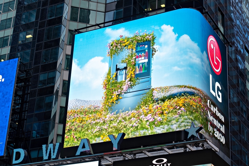LG전자가 ‘지구의 날’을 맞아 환경을 보호하기 위한 캠페인을 펼친다. LG전자 미국법인은 美 뉴욕 맨해튼 타임스스퀘어에 있는 전광판을 활용해 탄소중립을 위한 캠페인을 진행하고 있다.