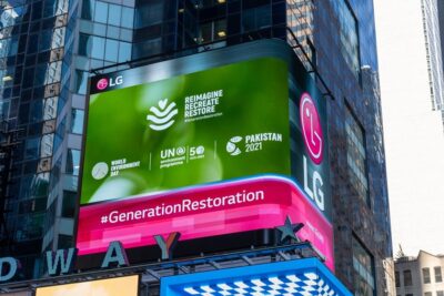 LG전자가 세계 환경의 날을 맞아 환경보호 캠페인을 펼친다. LG전자는 5일부터 이달 말까지 美 뉴욕 타임스스퀘어와 英 런던 피카딜리광장에 있는 LG전자 전광판에서 유엔환경계획이 제작한 환경보호 캠페인 영상을 상영한다. 사진은 타임스스퀘어 전광판