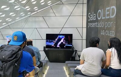 LG전자가 멕시코국립영화관 시네테카나시오날(Cineteca Nacional) 내에 LG 올레드 TV 전용 상영관인 살라올레드(SALA OLED)를 열었다. 관람객들이 LG 올레드 TV로 영화를 시청하고 있다.