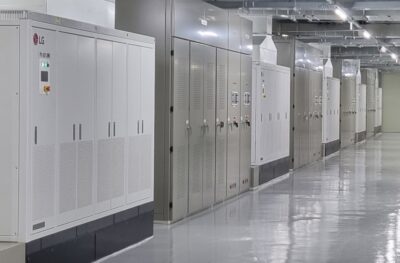 LG전자가 한국동서발전과 함께 KG동부제철 당진공장에 구축 완료한 국내 최대 규모 피크 저감용 에너지저장장치(ESS; Energy Storage System).