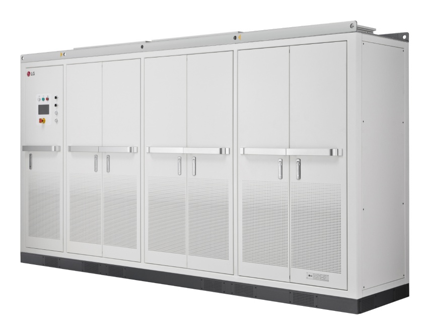 LG전자 에너지저장장치(ESS; Energy Storage System)를 구성하는  전력변환장치(PCS; Power Conditioning System) 제품사진.