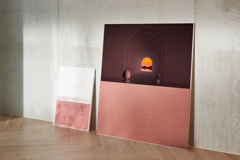  LG 올레드 에보(OLED evo)는 TV 업계 처음으로 선보이는  아트 오브제 디자인을 적용해 마치 예술 작품처럼 TV를 벽에 기대거나  밀착해서 설치할 수 있다. 