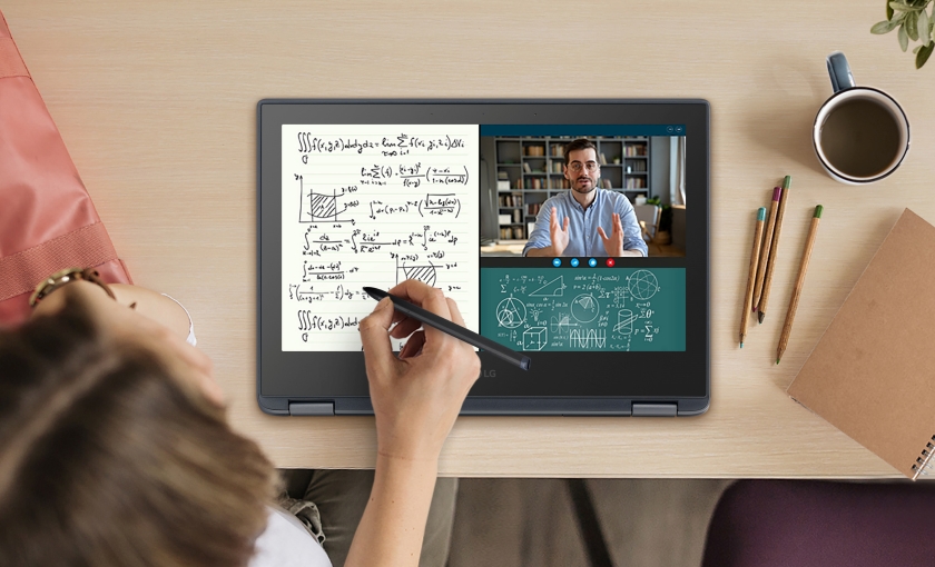 LG전자가 구글의 크롬 OS를 탑재한 LG 크롬북을 출시하며 비대면 교육 수요를 위한 교육용 노트북 라인업을 확대한다. LG 크롬북은 11.6형(대각선 길이 약 29cm) 터치 디스플레이를 탑재하고 화면을 360°로 회전할 수 있어 노트북이나 태블릿 모드로 사용할 수 있다. 모델이 LG 크롬북을 소개하고 있다.