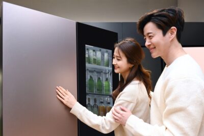 LG전자가 최근 새로운 오브제컬렉션 색상인 '스톤 클레이 핑크'와 '스톤 실버'를 선보였다. 신규 색상은 LG 디오스 상냉장 하냉동 냉장고에 먼저 적용되며 다양한 LG 오브제컬렉션 제품군에 순차적으로 확대 적용된다.