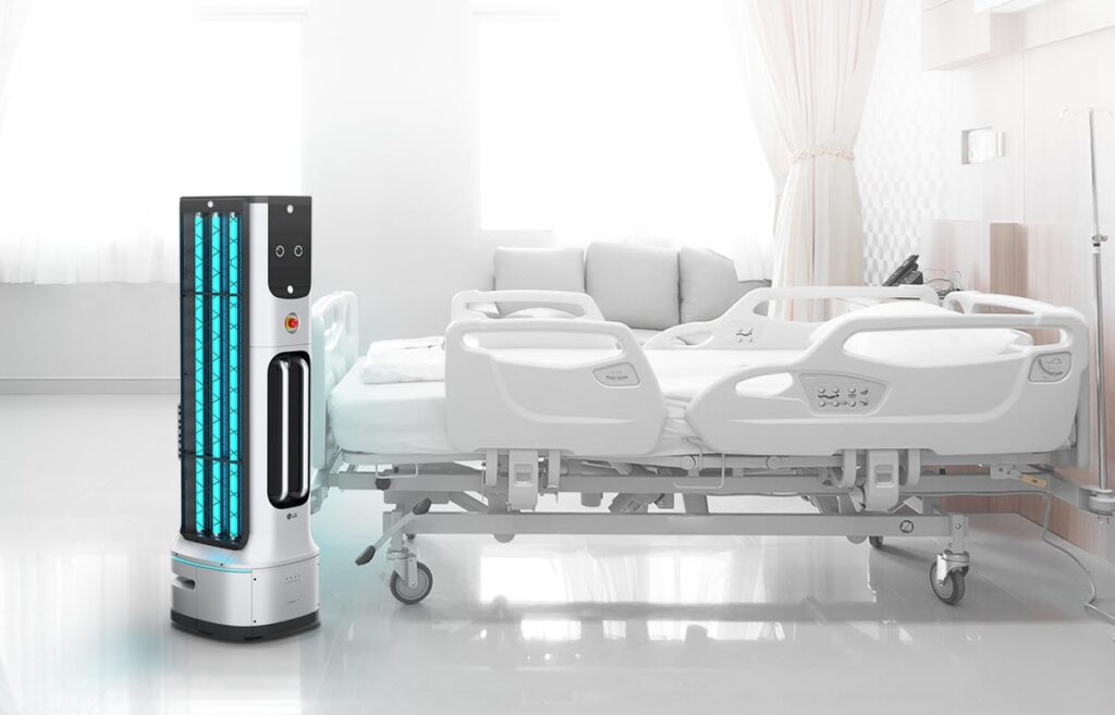 LG전자는 서울 성동구청, 제주도서관 및 병원 등에 이달 중 LG 클로이 UV-C봇을 공급할 예정이다.