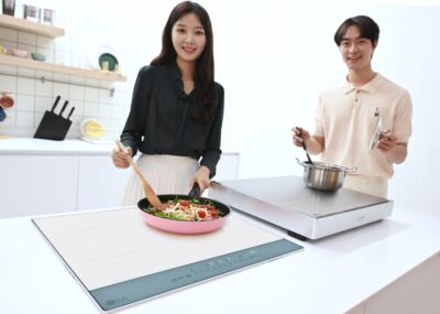 LG전자가 화이트 상판에 다양한 조작부 컬러를 선택할 수 있는 분리형 디자인(왼쪽)과 상판과 조작부 컬러가 크리스탈 실버로 동일한 일체형 디자인의 ‘디오스 오브제컬렉션 인덕션 전기레인지’를 출시한다.