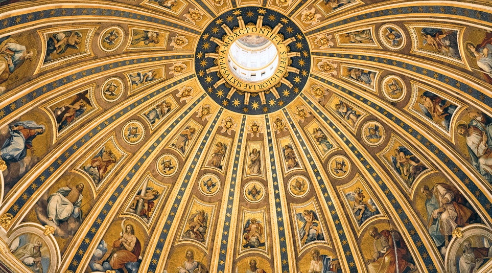 경이로운 기술의 집합체라고 할 수 있는 바티칸 성 베드로 성당의 내부 사진 ©Shutterstock
