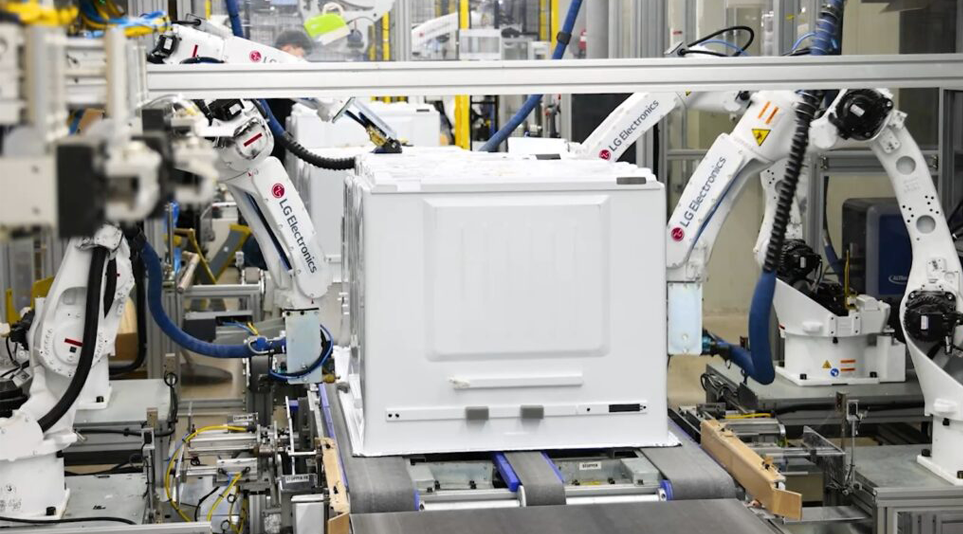 로봇을 활용한 지능형 자율 공장 ‘LG스마트파크’