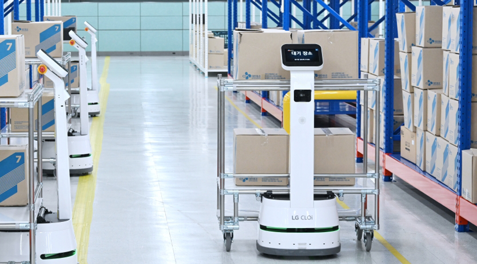 자율주행 기반의 차세대 물류 로봇 ‘LG 클로이 캐리봇’