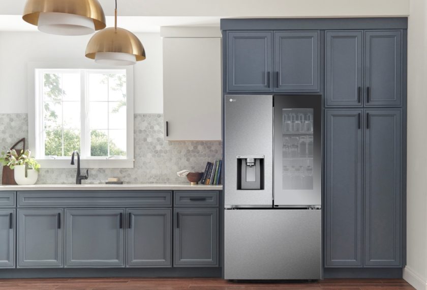 LG전자가 1월 5일 美 라스베이거스에서 개막하는 CES 2023에서 앞툭튀를 최소화한 디자인과 넉넉한 수납을 모두 갖춘 대용량 빌트인 타입 냉장고 신제품을 공개한다. 신제품은 빌트인 타입 냉장고 가운데 업계 최대인 721리터(L) 용량이다.