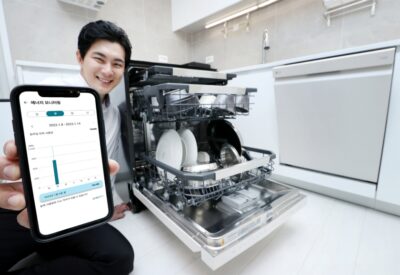 LG전자가 UP가전 식기세척기에 전기사용량과 소음이 확 줄어드는 차별화된 고객경험을 제공하는 신기능 업그레이드를 선보이고 있는 모델