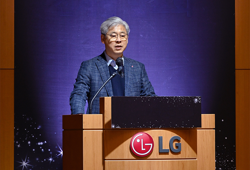 2023년 3월 LG TV 신제품 발표회에서 발표하는 HE연구소장 정재철 전무