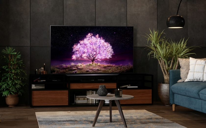 LG 올레드 TV는 위치((Which?)가 총 256개 TV 제품을 대상으로 진행한 TV 성능평가에서 1위부터 11위까지 석권하고 있다. LG 사운드바도 총 98개 성능 평가 대상 모델 Top 5 가운데 4개를 차지했다. 사진은 위치의 TV 성능평가에서 최고점을 받은 LG 올레드 TV.