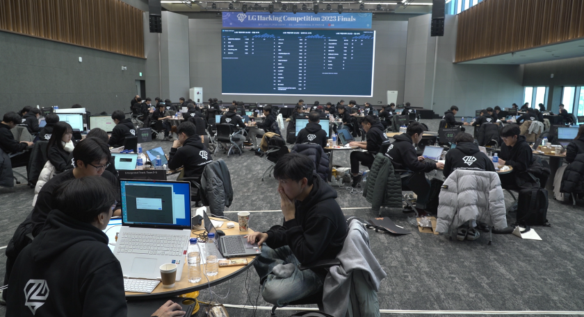 LG전자가 사이버보안 역량 강화를 목적으로 'LG 해킹대회 2023' 본선을 진행했습니다. 대회 규모는 지난해 대비 2배 확대되었으며, LG전자 외에도 LG마그나와 CNS, 유플러스 직원들도 참여했습니다.