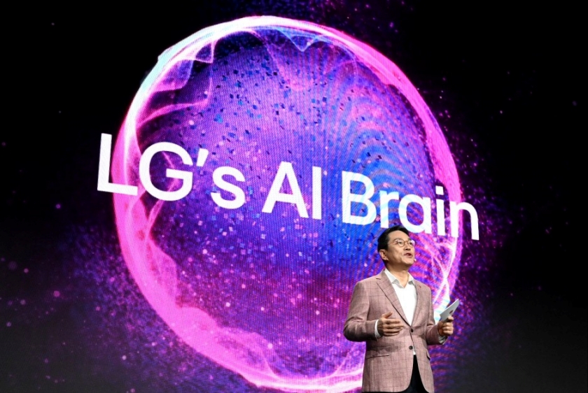LG전자가 현지시간 8일 미국 라스베이거스 만달레이베이 호텔에서 ‘고객의 미래를 재정의하다(Reinvent your future)’란 주제로 LG 월드 프리미어(LG WORLD PREMIERE)를 개최했다. LG전자 조주완 CEO는 대표 연사로 등단해 고객경험 관점에서 재정립한 AI 의미와 LG전자 AI 기술의 차별점을 소개했다.