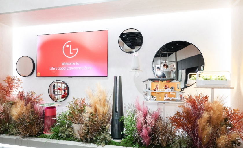 LG전자가 싱가포르 대표 관광명소인 마리나베이 인근 고급 쇼핑몰에 라이프스 굿(Life's Good) 브랜드 경험공간을 열었다.