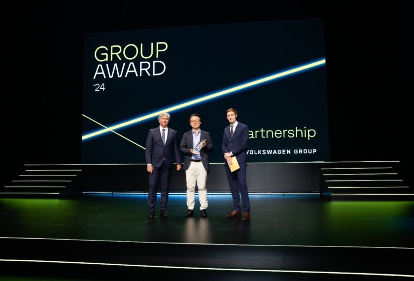 ‘폭스바겐그룹 어워드(Volkswagen Group Award) 2024’에서 파트너십 부문을 수상한 LG전자 VS사업본부장 은석현 부사장