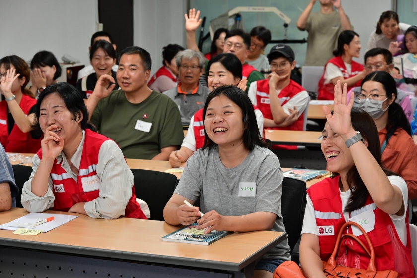 LG전자 임직원들이 쉽고 안전한 가전제품 사용법을 알려주는 '쉬운 가전 프로젝트' 활동을 진행했다.