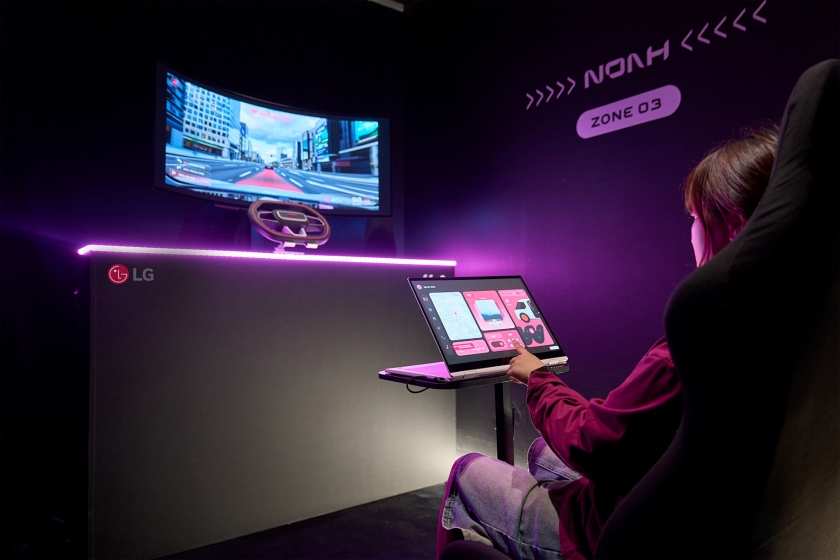 사용자의 심리 테스트 결과에 따라 차량 내부 조명, 음약, 목적지 등을 제안하는 미래 모빌리티 솔루션을 체험하는 공간.