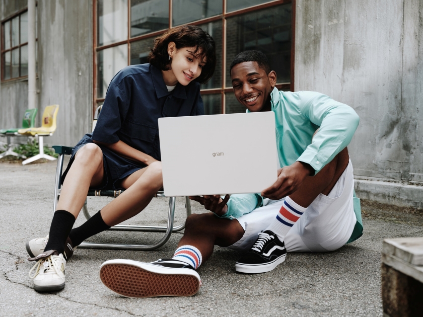 '2025 트와이스 VIP 어워드'에서 '컴퓨터 & 게이밍: 노트북' 부문 최고 제품으로 선정된 'LG 그램 노트북(모델명: 16T90TP)'.