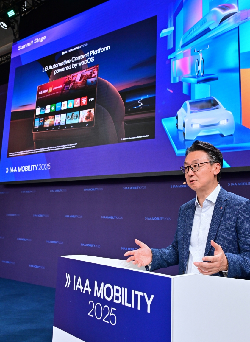 LG전자 은석현 VS사업본부장이 국제 모터쇼 'IAA 모빌리티 2025'서 '차량 내 경험의 재정의'를 주제로 콘퍼런스를 진행하고 있다.