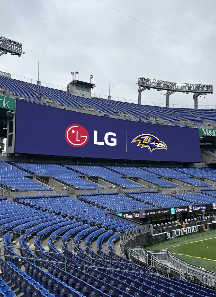 LG전자가 M&T 뱅크 스타디움에 설치하는 디지털 사이니지.