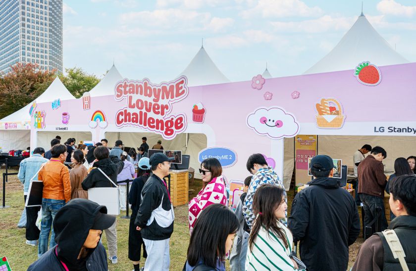 LG전자가 이동식 스크린의 대명사 스탠바이미 2의 다양한 활용성을 알리기 위한 '스탠바이미 러버 챌린지'를 개최했다. 총 100명의 참가자들은 스탠바이미 2를 어깨에 메거나 눕히는 등 다양한 ‘찐팬’의 모습을 생생하게 뽐냈다.