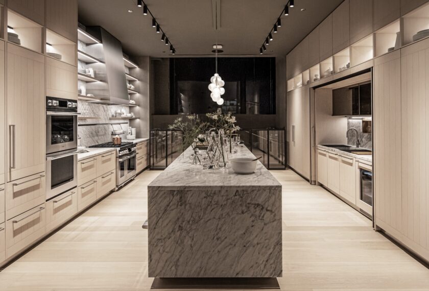 LG전자는 최근 미국 시카고에 위치한 디자인 및 건축 전문 상업 공간 ‘더 마트’에 새로운 ‘SKS’ 쇼룸을 오픈했다. 쇼룸은 총 806m² 규모로, ‘SKS’의 프리미엄 빌트인 가전을 활용한 다양한 라이프스타일 공간 경험을 제공한다.