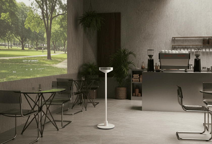 LG 무드메이트는 빔프로젝터, 인테리어 조명, 블루투스 스피커 역할을 모두 수행하는 신개념 프로젝터이다. 긴 스탠드에 원형의 프로젝터 헤드를 결합한 형태로, 고객은 자유롭게 옮겨 다니며 최대 120인치 대화면으로 다양한 콘텐츠를 감상할 수 있다.