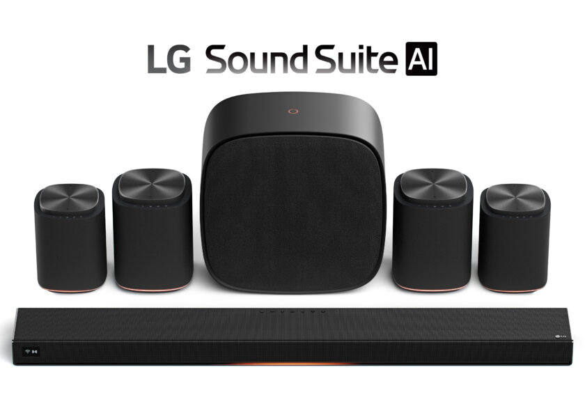 LG전자가 어떤 공간에서도 최적화된 사운드를 구현하는 'LG 사운드 스위트(LG Sound Suite)'를 공개한다. 최초로 돌비 애트모스 플렉스커넥트(DAFC)를 지원하는 사운드바(사진 하단)와 무선 서라운드 스피커(사진 왼쪽에서 첫 번째·두 번째 및 오른쪽에서 첫 번째·두 번째), 서브우퍼(사진 중앙)로 구성된 신개념 프리미엄 오디오 시스템이다.