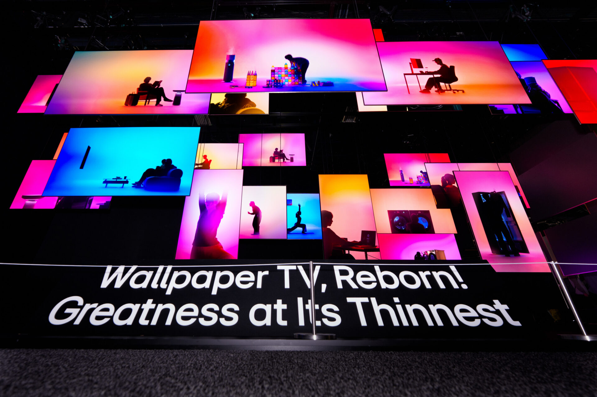 CES 2026 LG전자 전시관 입구에는 초슬림·초밀착 무선 월페이퍼 TV ‘LG 올레드 에보 AI W6’ 28대로 구성된 초대형 오브제가 관람객들을 맞이해 높은 관심을 받았다.