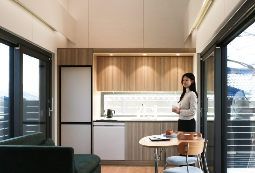 LG전자가 레저 및 관광 사업을 계획하고 있는 B2B 고객을 위해 전북 김제시 죽산면에 LG 스마트코티지를 상시 체험할 수 있는 공간 '죽산모락'을 열었다.