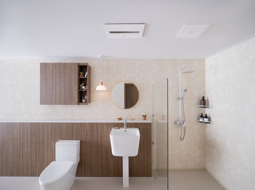 LG전자가 신개념 욕실 공기질 관리 시스템인 'LG 퓨리케어(Puricare) 바스에어시스템'을 출시했다.