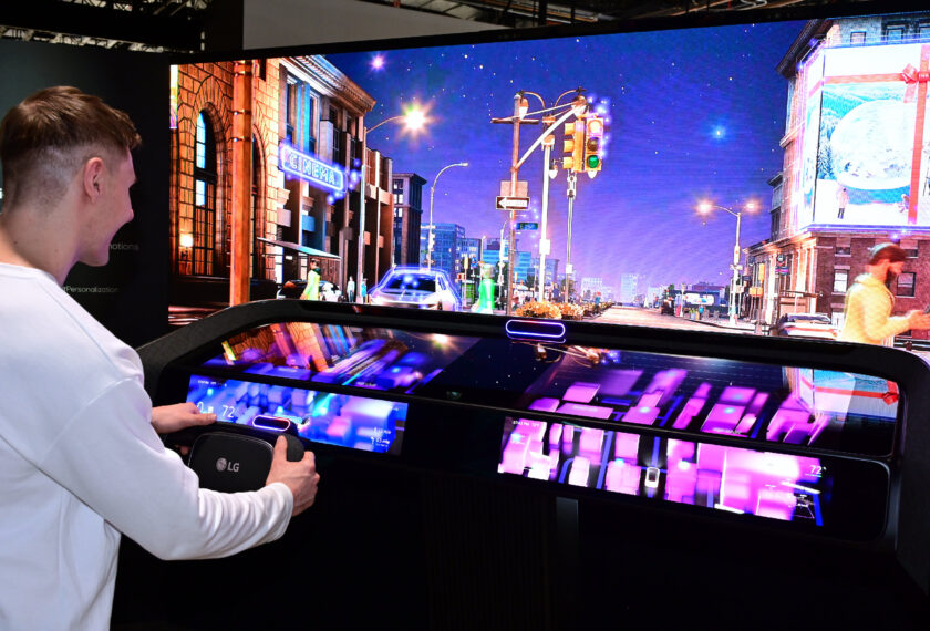 차량용 디스플레이를 단순 표시 장치에서 SDV 핵심인 지능형 인터페이스로 발전시킨 점을 높이 평가받아 ‘선구자(Pioneer)’ 부문을 수상한 VS사업본부 디스플레이개발리더 김경락 상무.