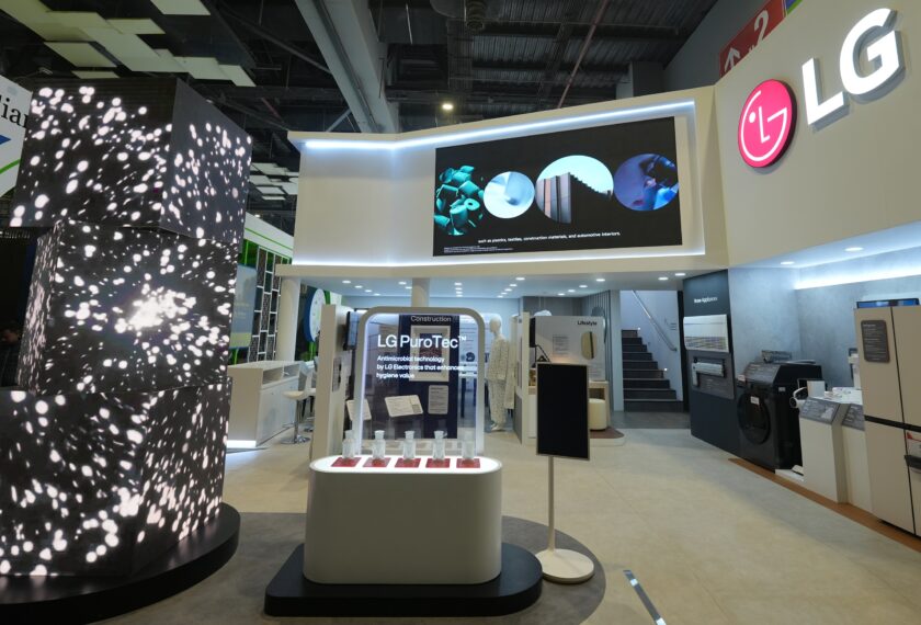 LG전자가 현지시간 5일부터 10일까지 열리는 인도 최대 규모의 산업 소재 박람회 ‘플라스트인디아’에 참가해 항균 기능성 소재 ‘퓨로텍(PuroTec™)’을 선보였다. LG전자는 부스에 세탁기·냉장고·에어컨 등 가전을 비롯해 건축자재, 위생용품, 식품포장, 의료장비 등 생활 밀착형 제품군에 퓨로텍이 적용된 사례를 B2B 고객에게 소개하고, 신규 사업기회 발굴과 시장 공략에 속도를 낸다.