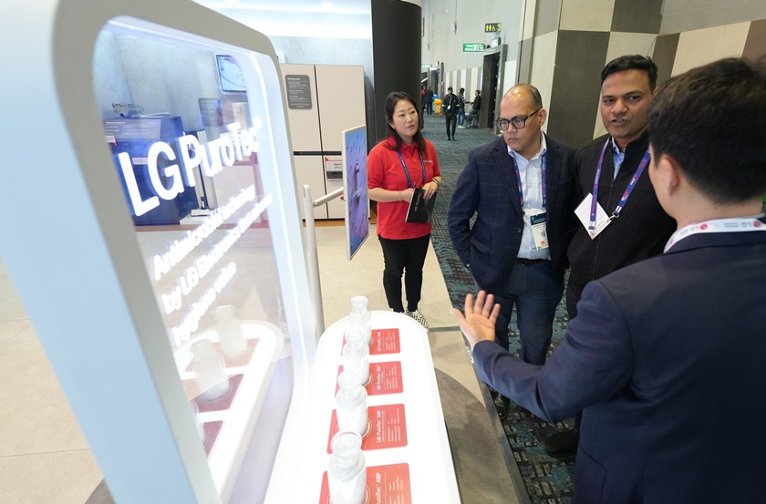 LG전자가 인도 최대 규모의 산업 소재 박람회 ‘플라스트인디아’에 참가해 항균 기능성 소재 ‘퓨로텍(PuroTec™)’을 선보였다.