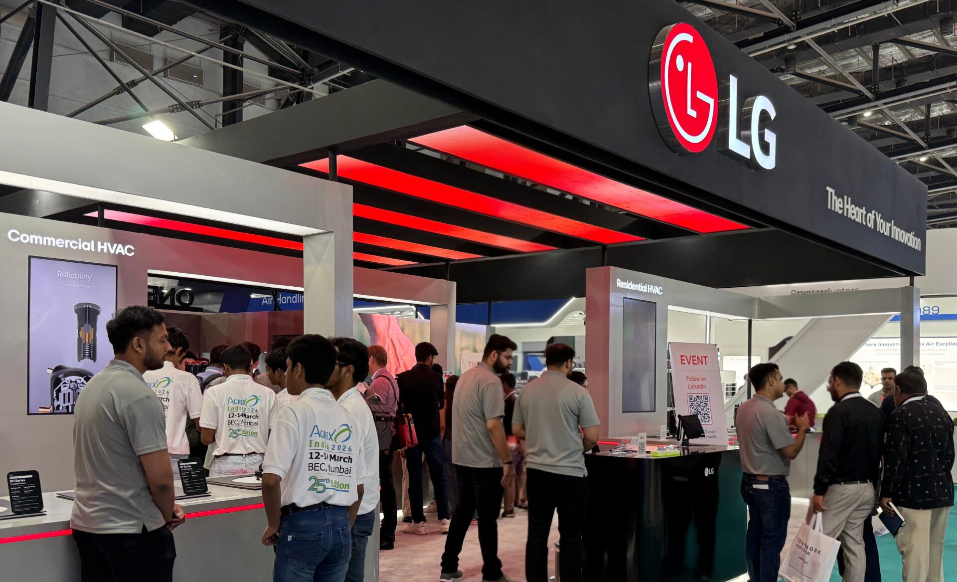 LG전자가 12일 인도 뭄바이에서 열린 공조 전시회 ‘ACREX 2026’에서 최고 수준의 에너지 효율과, 작동 중 정전으로 인한 급정지시 발생하는 충격을 최소화하는 설계를 적용한 컴프레서 부품 라인업을 공개했다.