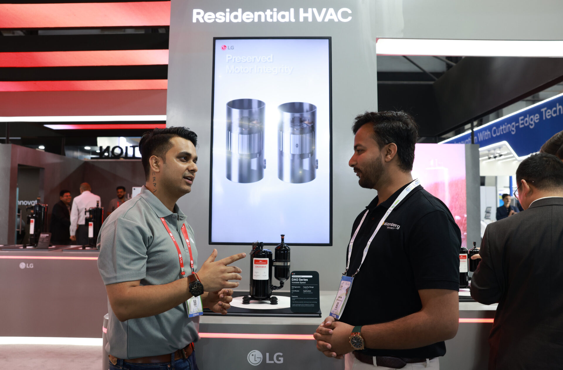 LG전자가 12일 인도 뭄바이에서 열린 공조 전시회 ‘ACREX 2026’에서 최고 수준의 에너지 효율과, 작동 중 정전으로 인한 급정지시 발생하는 충격을 최소화하는 설계를 적용한 컴프레서 부품 라인업을 공개했다.