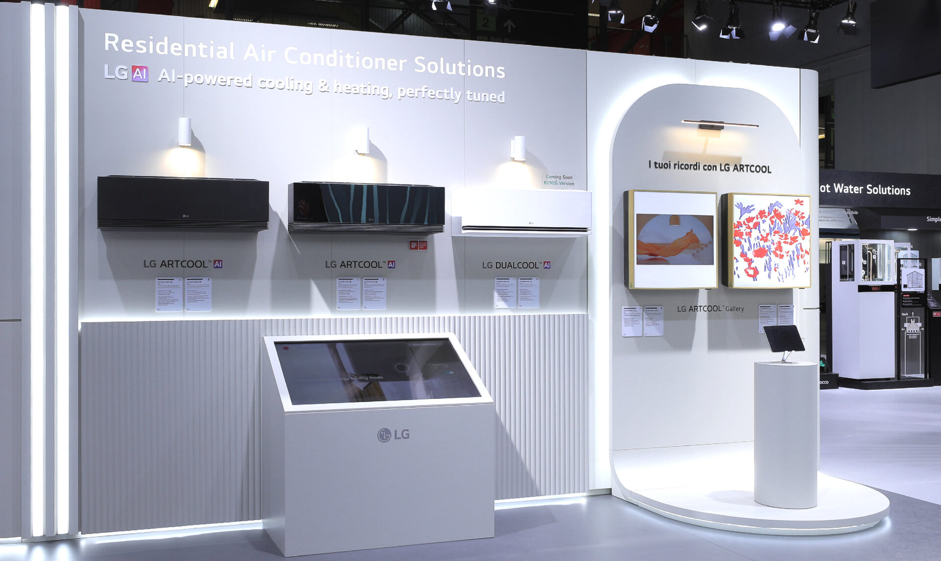 가정용 벽걸이 에어컨 LG 아트쿨 AI와 LG 듀얼쿨 AI이 이탈리아 밀라노에서 24일 개막한 'MCE 2026'에서 우수상을 받았다.