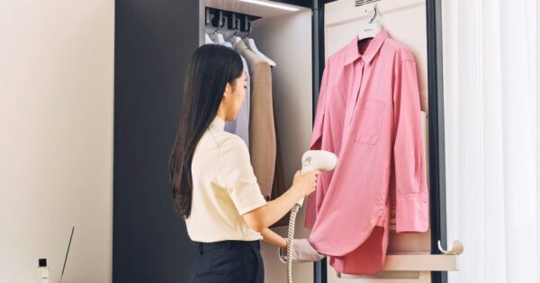 스팀을 활용한 의류 관리 가전 이미지